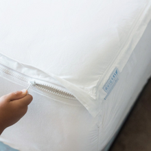 Load image into Gallery viewer, 400 Thread Count QuickZip Split King Basic Starter Pack: Includes 2 Twin XL Fitted Sheets (2 Bases + 2 Zip-On Sheets)